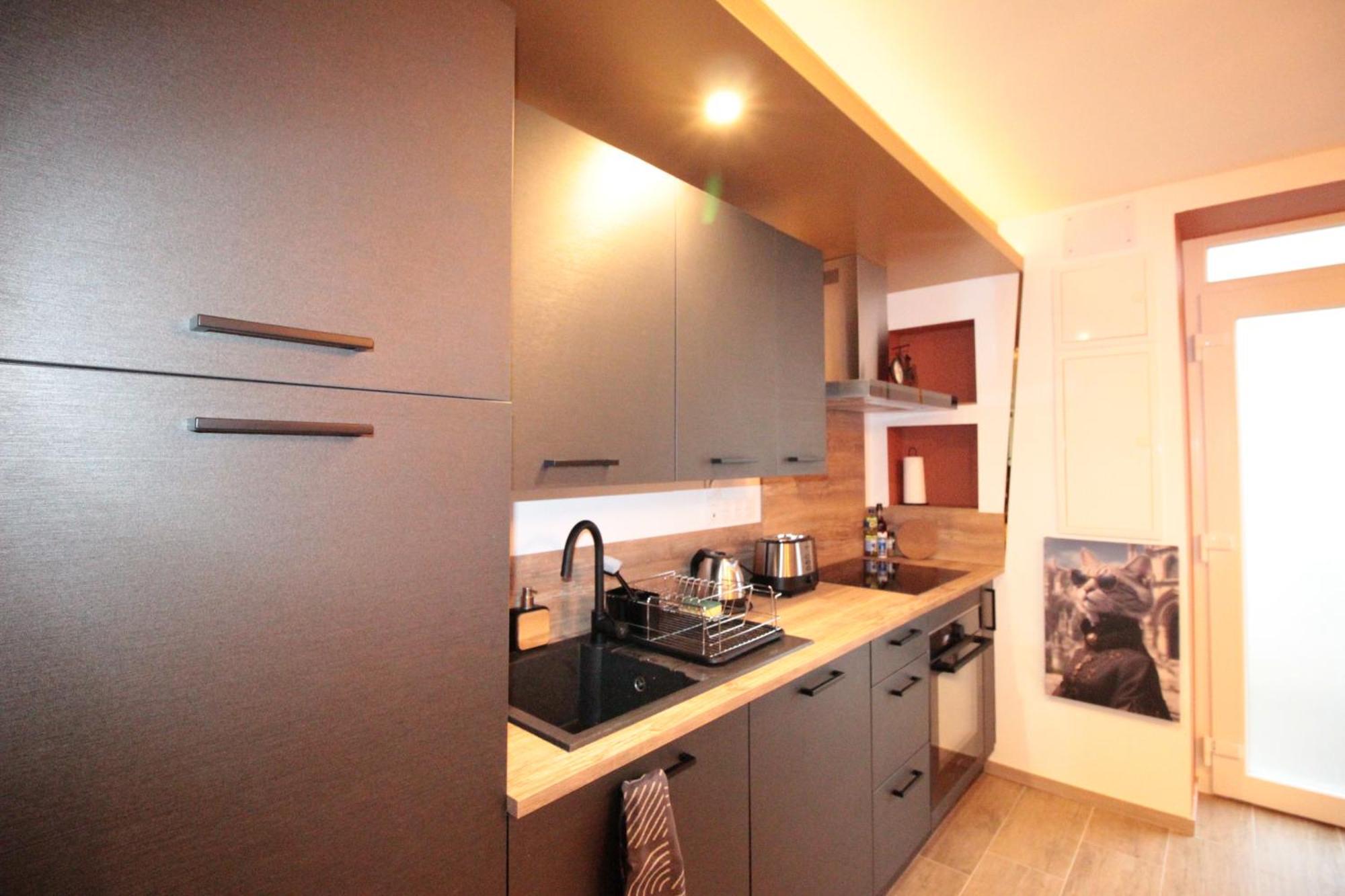 Luxury Studio, Rez De Chaussee, Parking Prive Video Surveillance, Canape Haute Qualite Convertible Couchage 2 Personnes, Centre Ville Proche, Restaurant, Boulangerie 2 Minutes A Pied, Terrasse - 800Metre Carre De Terrain - Gere Par Presta-Zen'Service Verdun-sur-Meuse Dış mekan fotoğraf