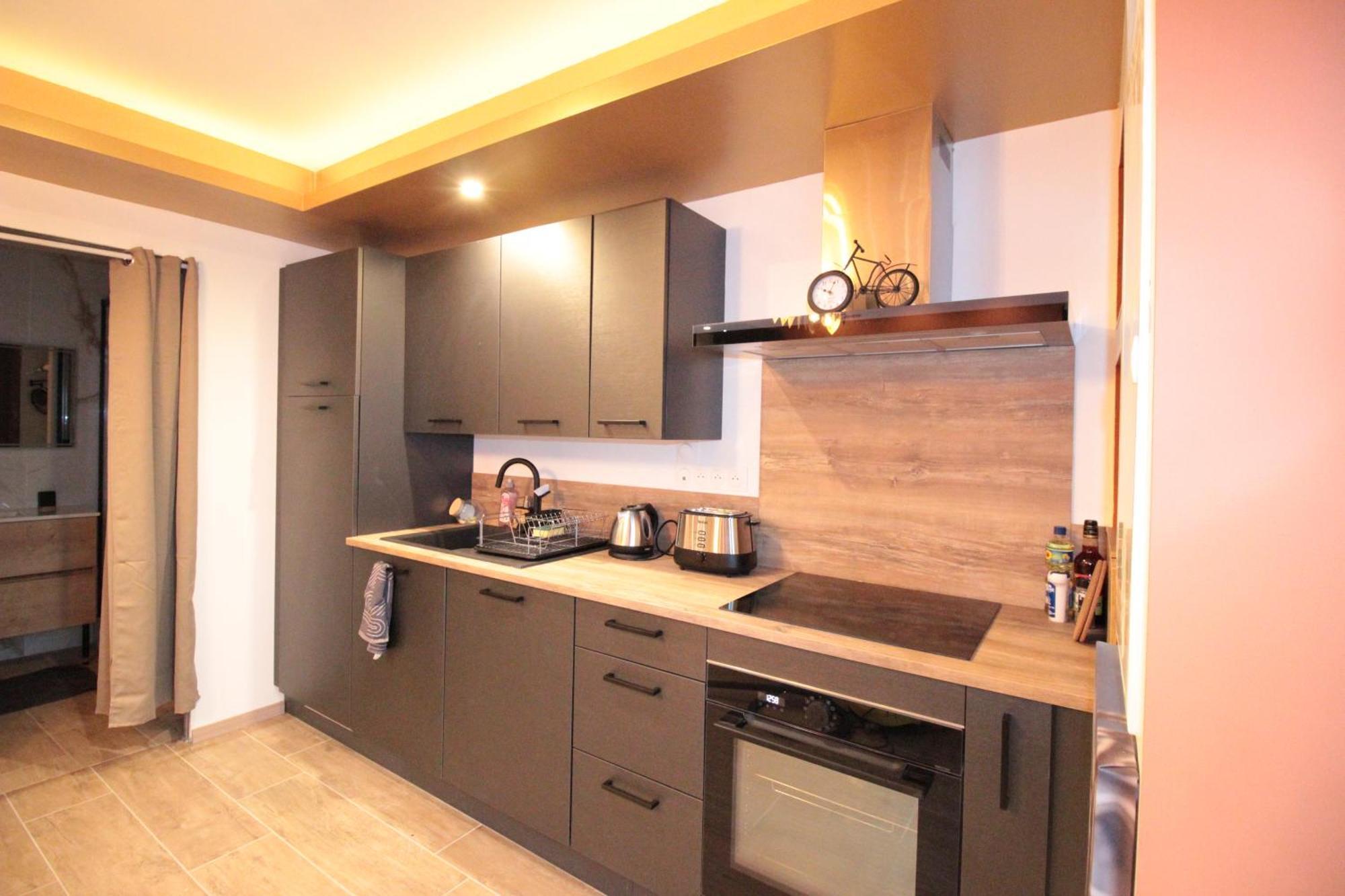 Luxury Studio, Rez De Chaussee, Parking Prive Video Surveillance, Canape Haute Qualite Convertible Couchage 2 Personnes, Centre Ville Proche, Restaurant, Boulangerie 2 Minutes A Pied, Terrasse - 800Metre Carre De Terrain - Gere Par Presta-Zen'Service Verdun-sur-Meuse Dış mekan fotoğraf