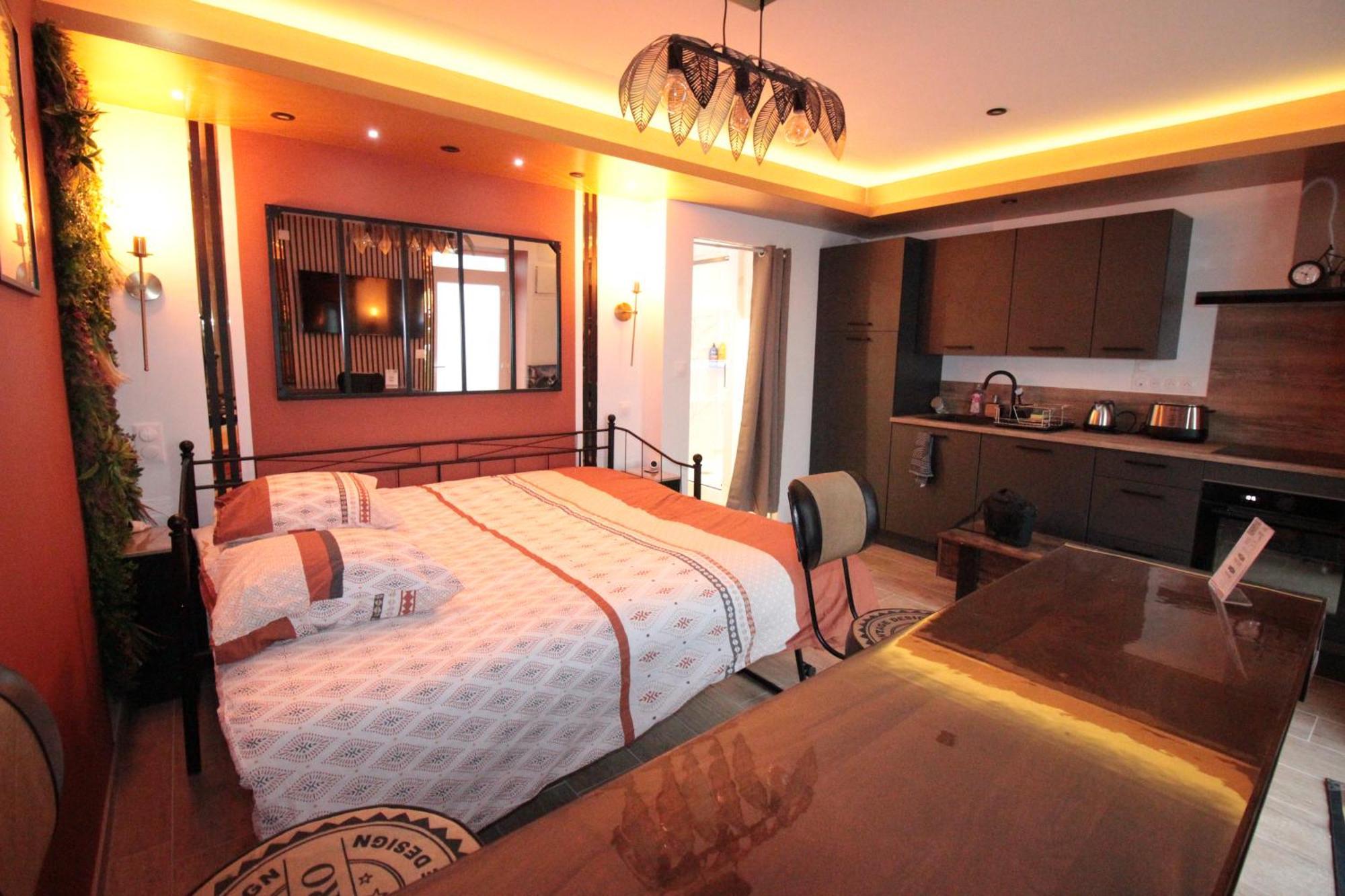 Luxury Studio, Rez De Chaussee, Parking Prive Video Surveillance, Canape Haute Qualite Convertible Couchage 2 Personnes, Centre Ville Proche, Restaurant, Boulangerie 2 Minutes A Pied, Terrasse - 800Metre Carre De Terrain - Gere Par Presta-Zen'Service Verdun-sur-Meuse Dış mekan fotoğraf